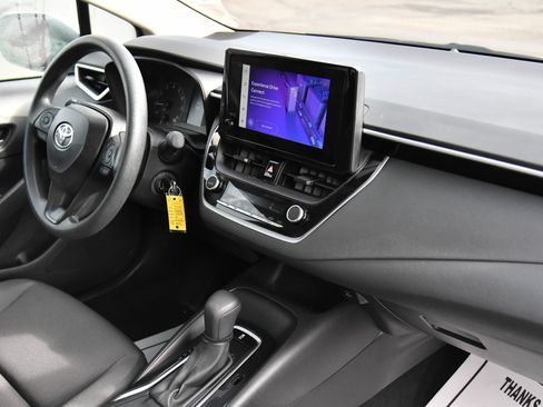 Used 2025 Toyota Corolla LE image 41