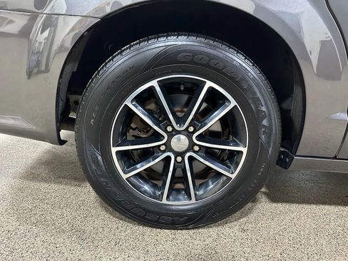 Used 2017 Dodge Grand Caravan SE image 50