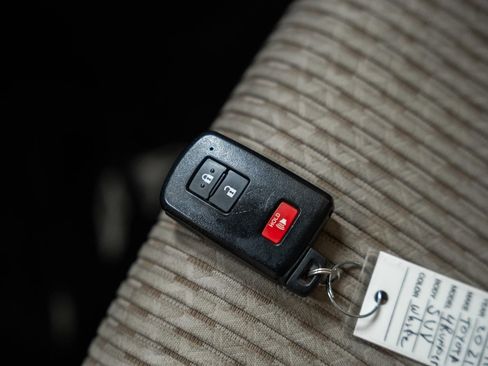 Used 2021 Toyota 4Runner SR5 AWD/4WD image 47