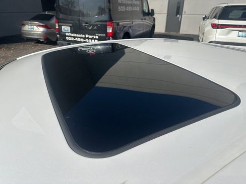 Used 2025 Lexus ES 300h w/ Luxury Package image 10