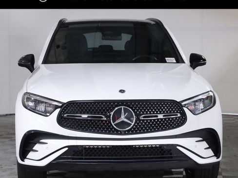 Used 2023 Mercedes-Benz GLC 300 4MATIC w/ AMG Line image 2