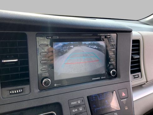 Used 2018 Toyota Sienna LE FWD image 26