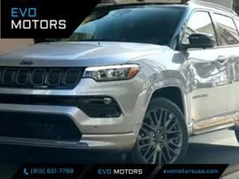 Used 2022 Jeep Compass Latitude w/ Sun and Sound Group FWD image 1