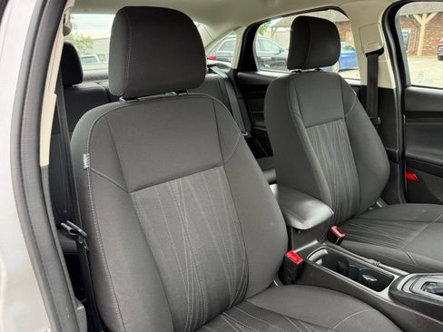 Used 2016 Ford Focus SE w/ Reverse Sensing Package FWD image 18