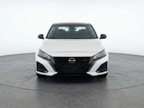 Used 2025 Nissan Altima 2.5 SR image 2