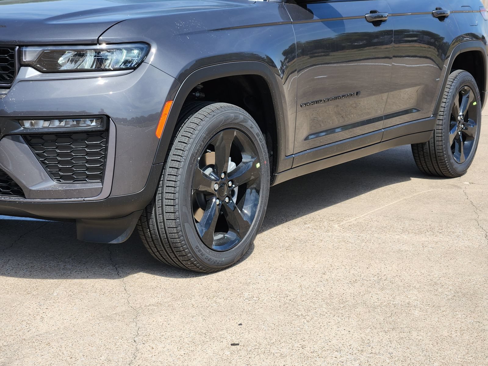 New 2026 Jeep Grand Cherokee Limited w/ Limited Altitude Package AWD/4WD image 12