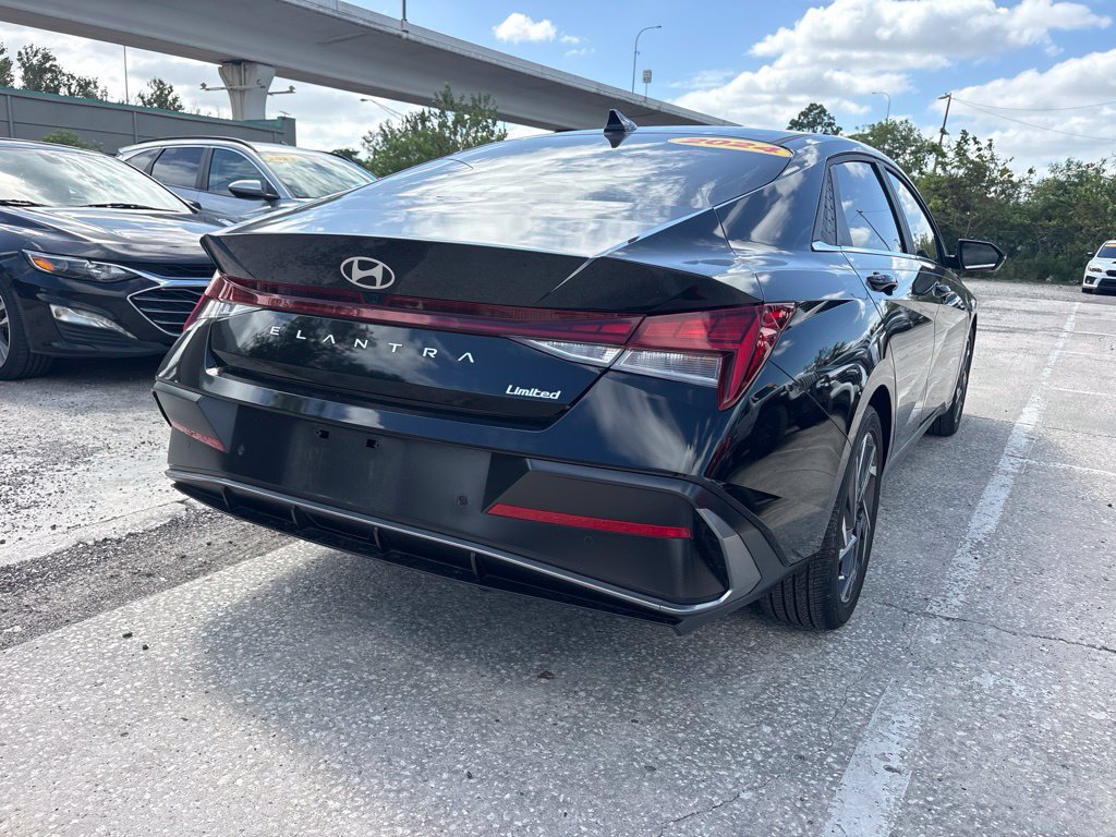 Used 2024 Hyundai Elantra Limited FWD image 3