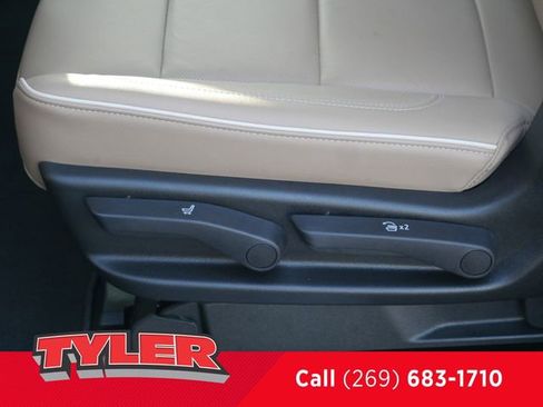 Used 2021 Chevrolet Suburban Premier w/ Premium Package AWD/4WD image 48