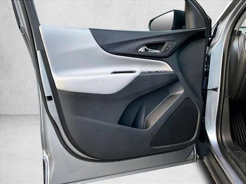 Used 2023 Chevrolet Equinox LS image 18