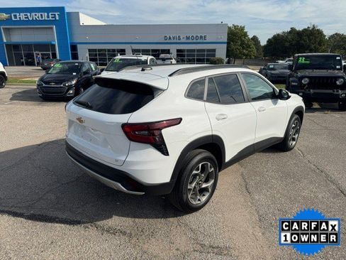 Used 2026 Chevrolet Trax LT FWD image 2