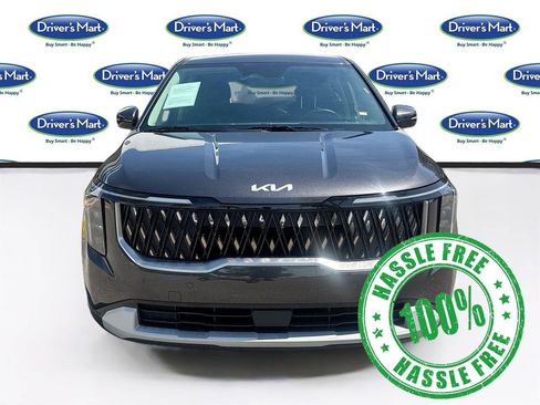 Used 2025 Kia Carnival FWD image 2