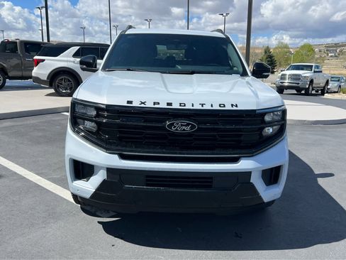 New 2026 Ford Expedition Platinum image 3