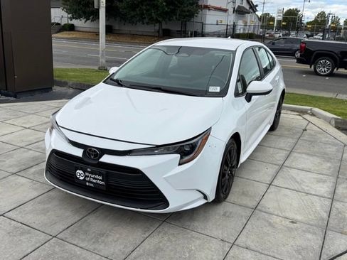 Used 2024 Toyota Corolla LE FWD image 3