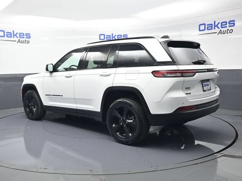Used 2023 Jeep Grand Cherokee Limited w/ Black Appearance Package AWD/4WD image 5