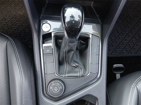 Used 2024 Volkswagen Tiguan SE w/ Panoramic Sunroof Package image 34