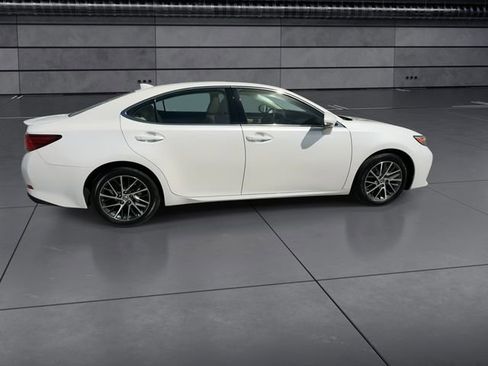 Used 2018 Lexus ES 350 350 w/ Luxury Package w/Wood Trim image 9