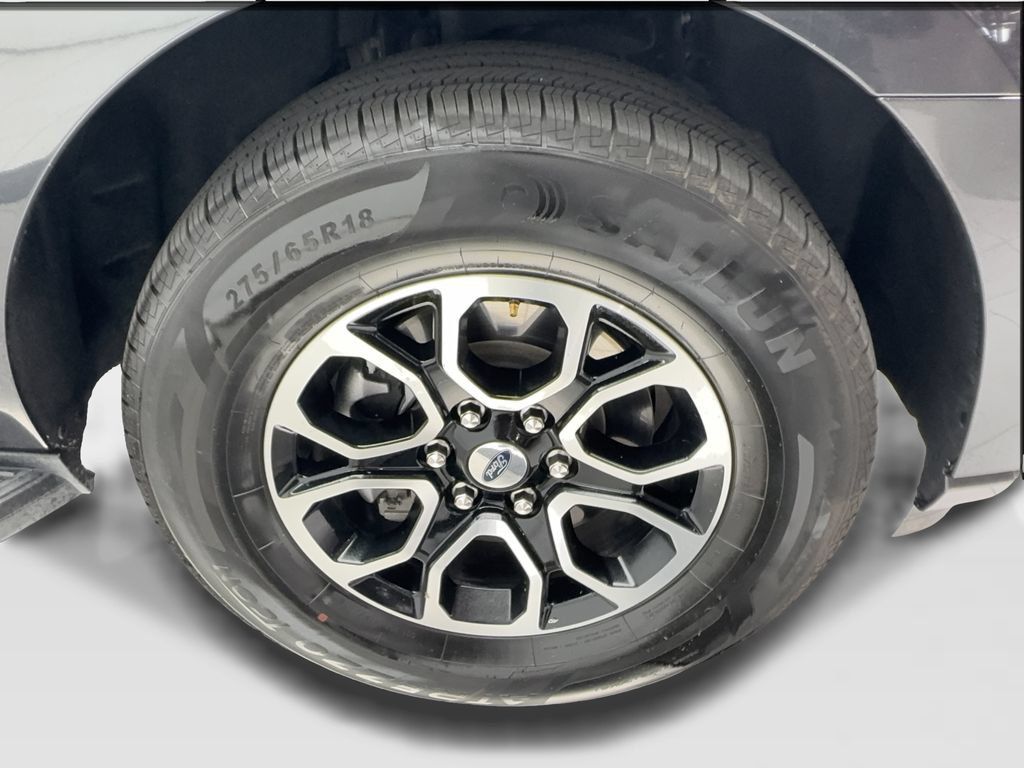 Used 2024 Ford Expedition XLT RWD image 13
