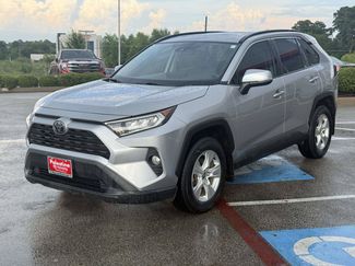 Used 2021 Toyota RAV4 XLE w/ Convenience Package FWD video 1