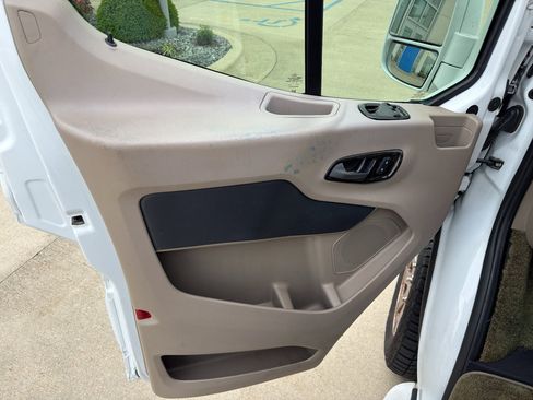 Used 2017 Ford Transit 150 XLT RWD image 11