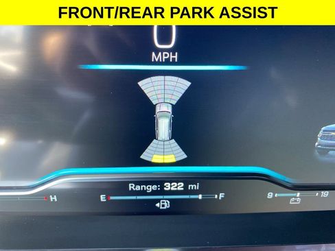 Used 2024 Chevrolet Suburban LT RWD image 17