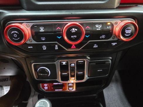 Used 2021 Jeep Gladiator Rubicon AWD/4WD image 32