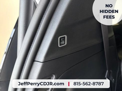 New 2027 Chrysler Pacifica Select FWD image 26