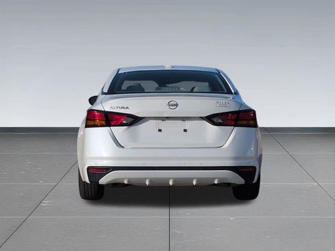 Used 2025 Nissan Altima 2.5 SV FWD image 7