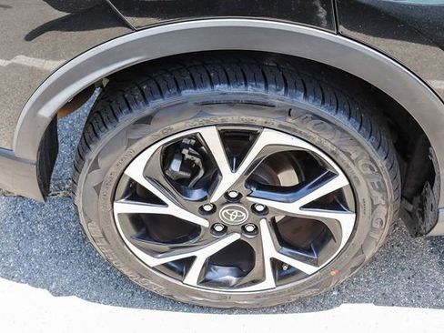 Used 2020 Toyota C-HR XLE FWD image 8