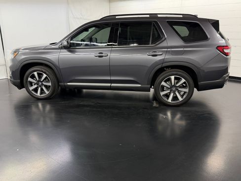 New 2025 Honda Pilot Touring image 2