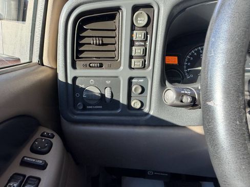 Used 2002 Chevrolet Avalanche 4x4 w/ Off-Road Suspension Pkg image 26