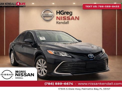 Used 2021 Toyota Camry LE image 1