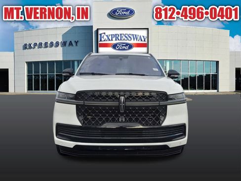 Used 2025 Lincoln Navigator Reserve w/ Jet Appearance Package AWD/4WD image 4