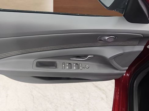 Used 2025 Hyundai Elantra SEL FWD image 10