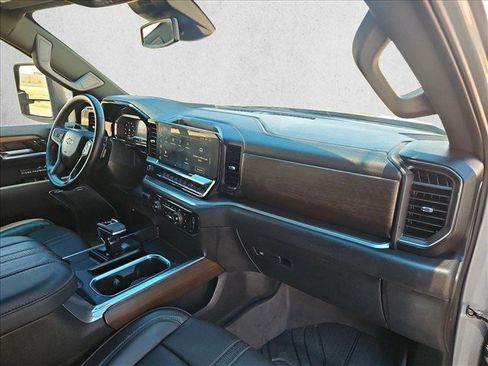 Certified 2025 Chevrolet Silverado 1500 High Country w/ High Country Premium Package AWD/4WD image 23