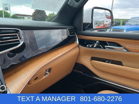 Used 2022 Jeep Grand Wagoneer Series III w/ Rear Seat Video Group 1 AWD/4WD image 28