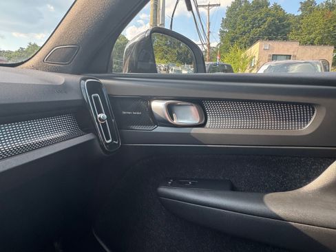 Used 2019 Volvo XC40 T5 R-Design image 29