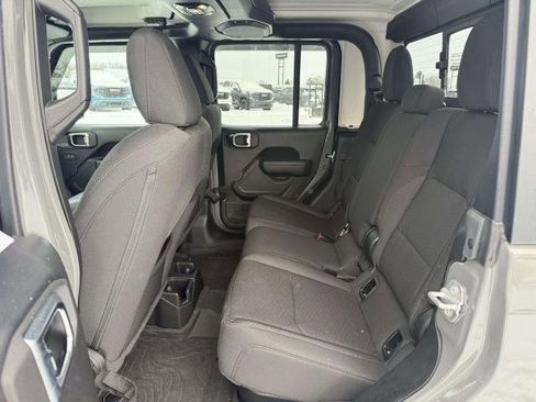 Used 2023 Jeep Gladiator Sport image 12