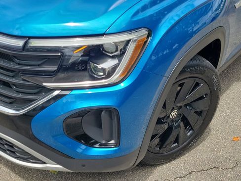 Used 2024 Volkswagen Atlas Cross Sport SE w/ Panoramic Sunroof Package image 9