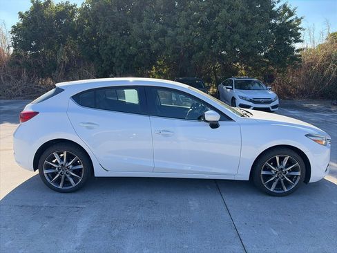 Used 2018 MAZDA MAZDA3 Touring image 2