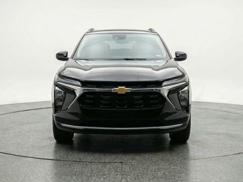 Used 2025 Chevrolet Trax LT image 2