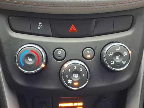 Used 2022 Chevrolet Trax LT w/ Premium Seat Package image 16