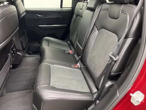 New 2025 Jeep Grand Cherokee Altitude image 5