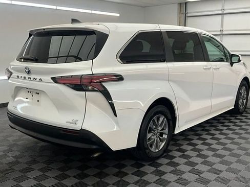 Used 2022 Toyota Sienna LE FWD image 14