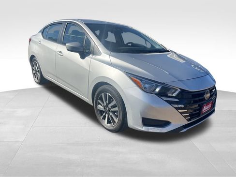 Used 2024 Nissan Versa SV image 3