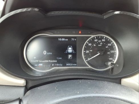 Used 2021 Nissan Versa SV FWD image 16