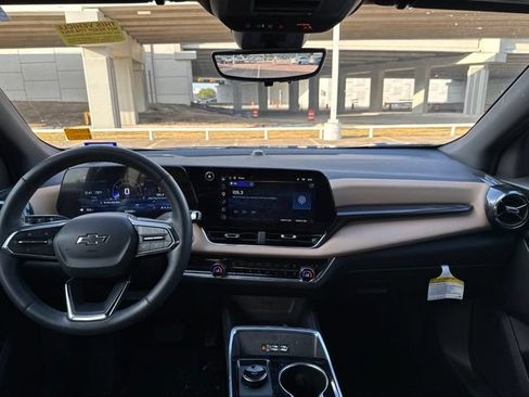 Used 2025 Chevrolet Equinox ACTIV w/ Safety and Technology Package FWD image 8