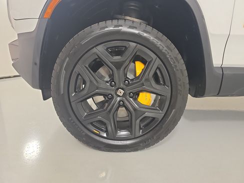 Used 2024 Rivian R1S Adventure AWD/4WD image 9