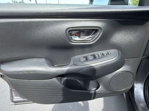 Used 2025 Honda HR-V LX image 18