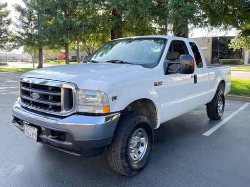 Used 2004 Ford F250 XLT image 4