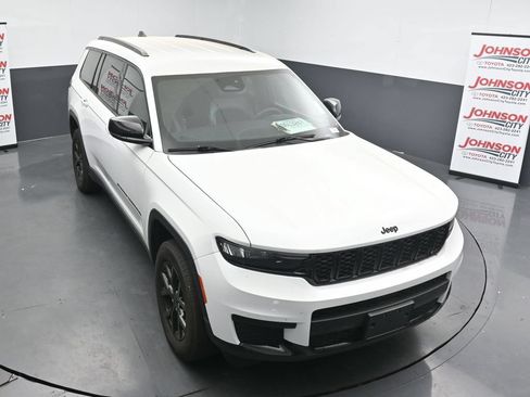 Used 2024 Jeep Grand Cherokee L Laredo AWD/4WD image 10
